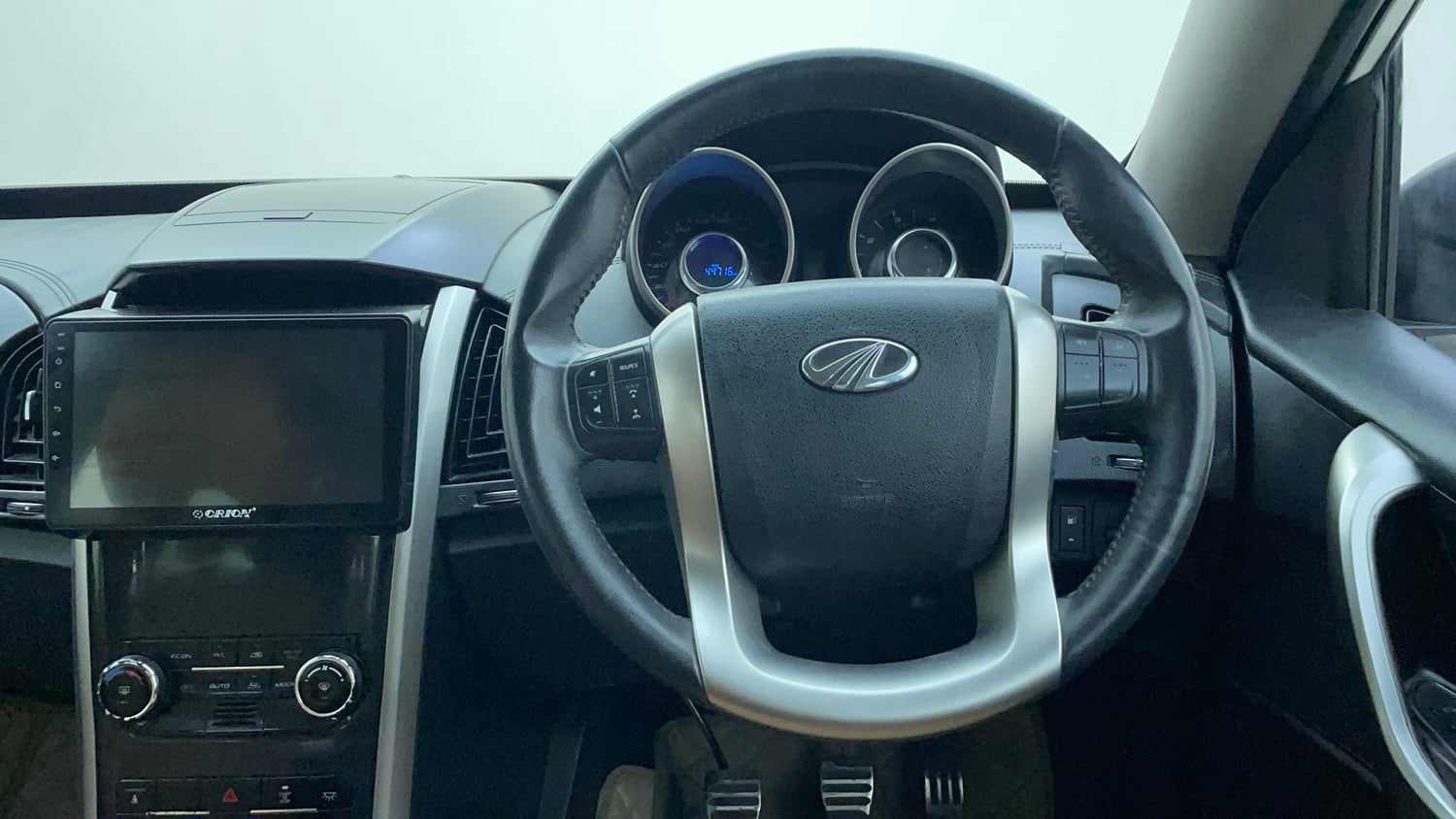 Used 2019 Mahindra XUV500 W11 Diesel Manual interior STEERING VIEW