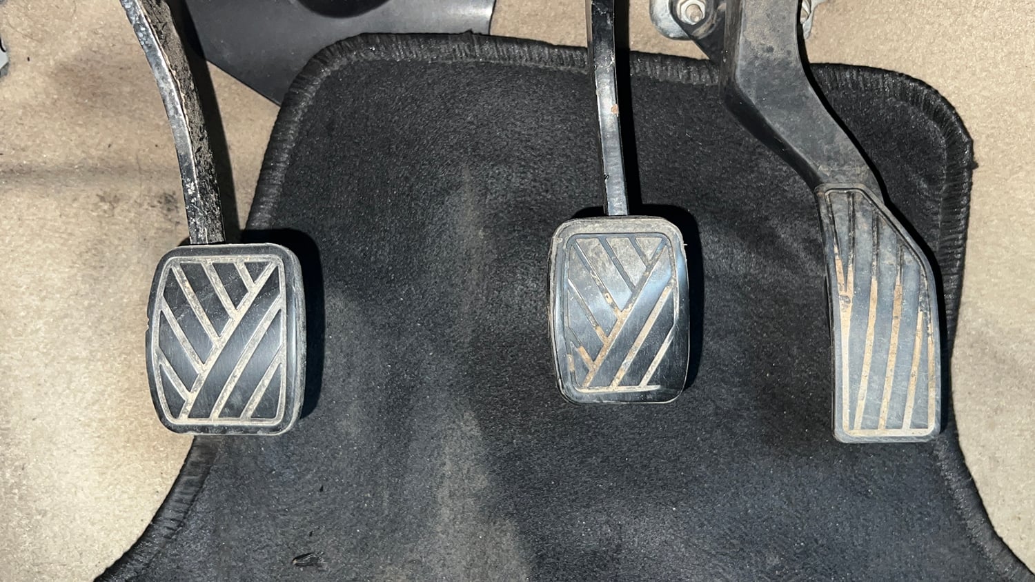 Used 2013 Maruti Suzuki Ertiga Vxi Petrol Manual interior PEDALS VIEW