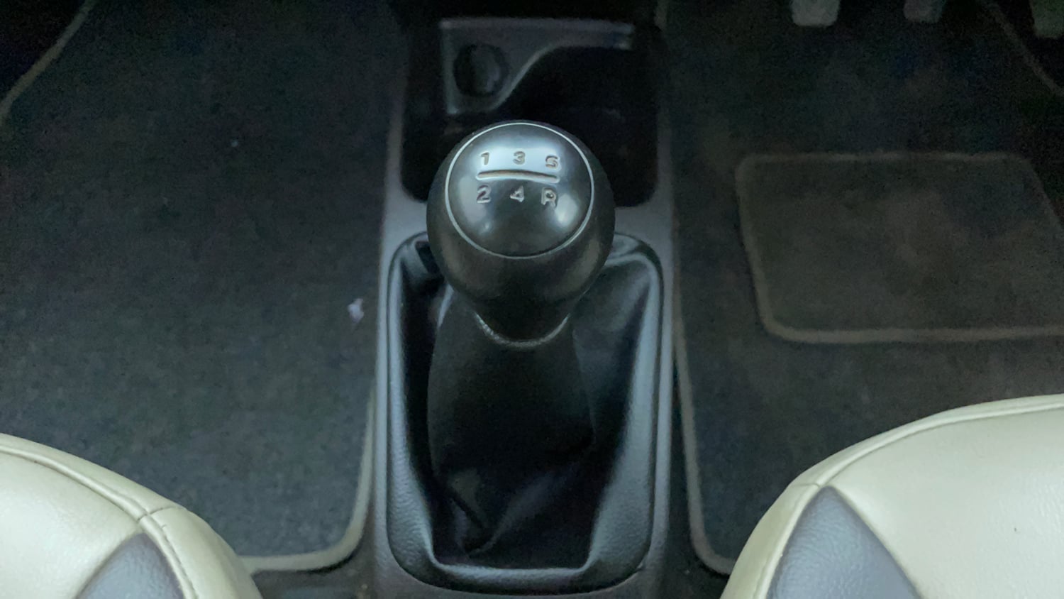 Used 2012 Hyundai Eon Magna + Petrol Manual interior GEAR  KNOB VIEW
