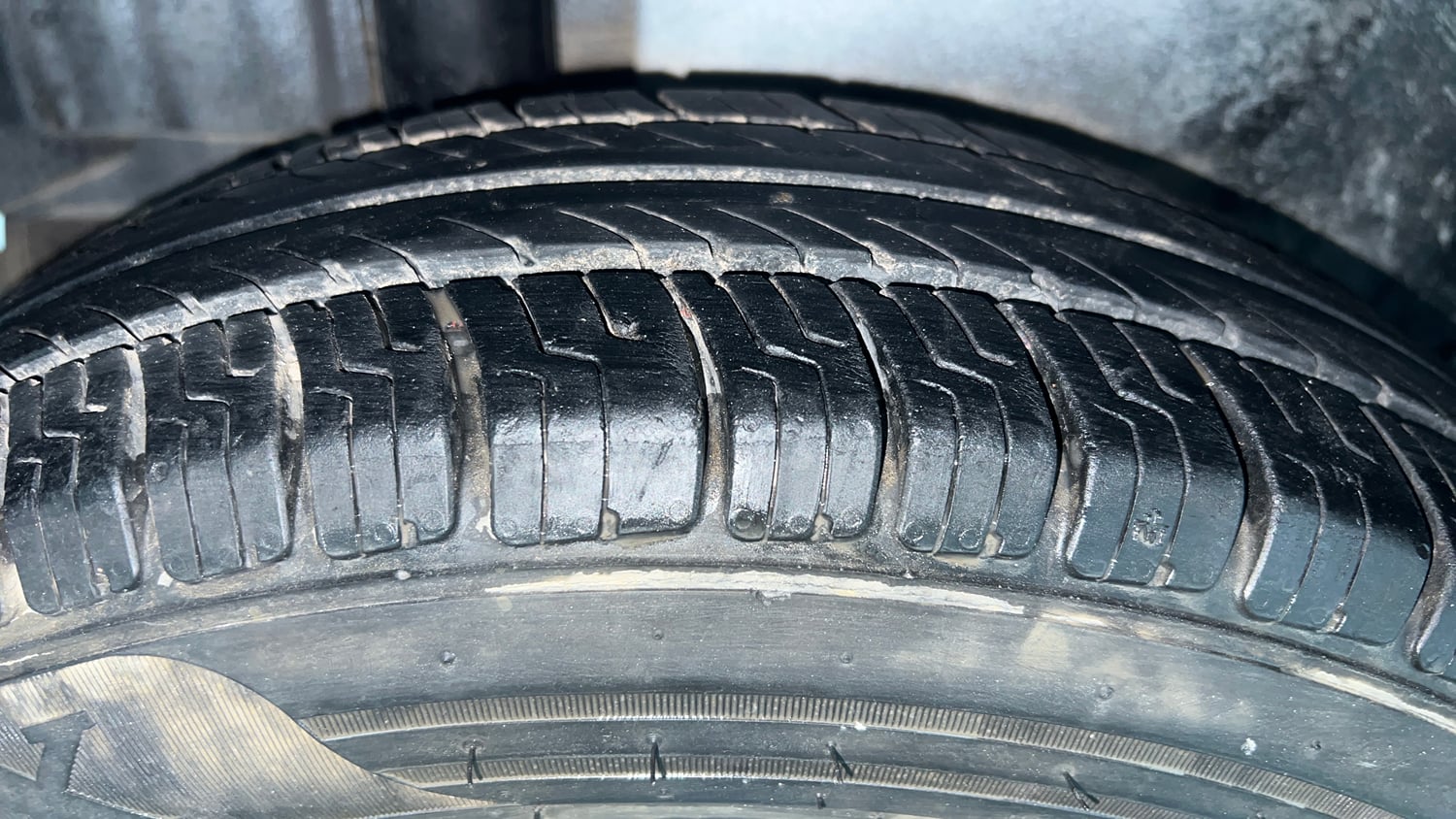 Used 2013 Maruti Suzuki Swift Dzire VXI Petrol Manual tyres RIGHT REAR TYRE TREAD VIEW