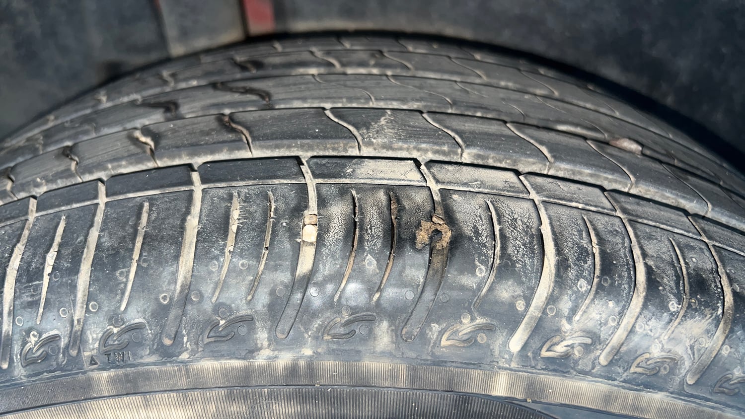 Used 2022 Maruti Suzuki Brezza Vxi AT Petrol Automatic tyres RIGHT REAR TYRE TREAD VIEW