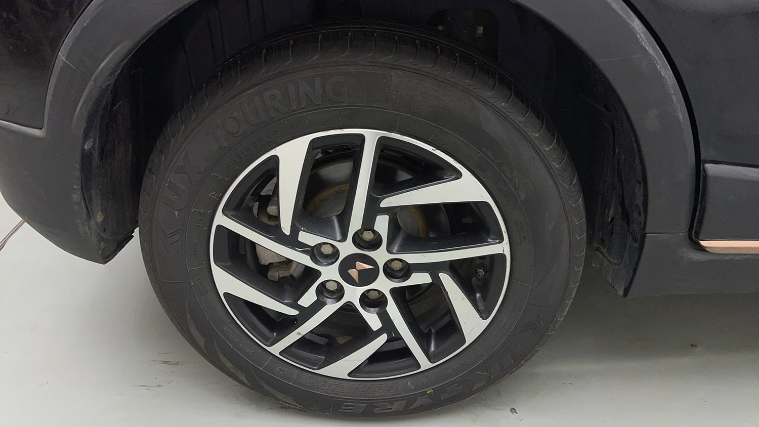 Used 2023 Mahindra XUV400 EL 5S Electric Automatic tyres RIGHT REAR TYRE RIM VIEW