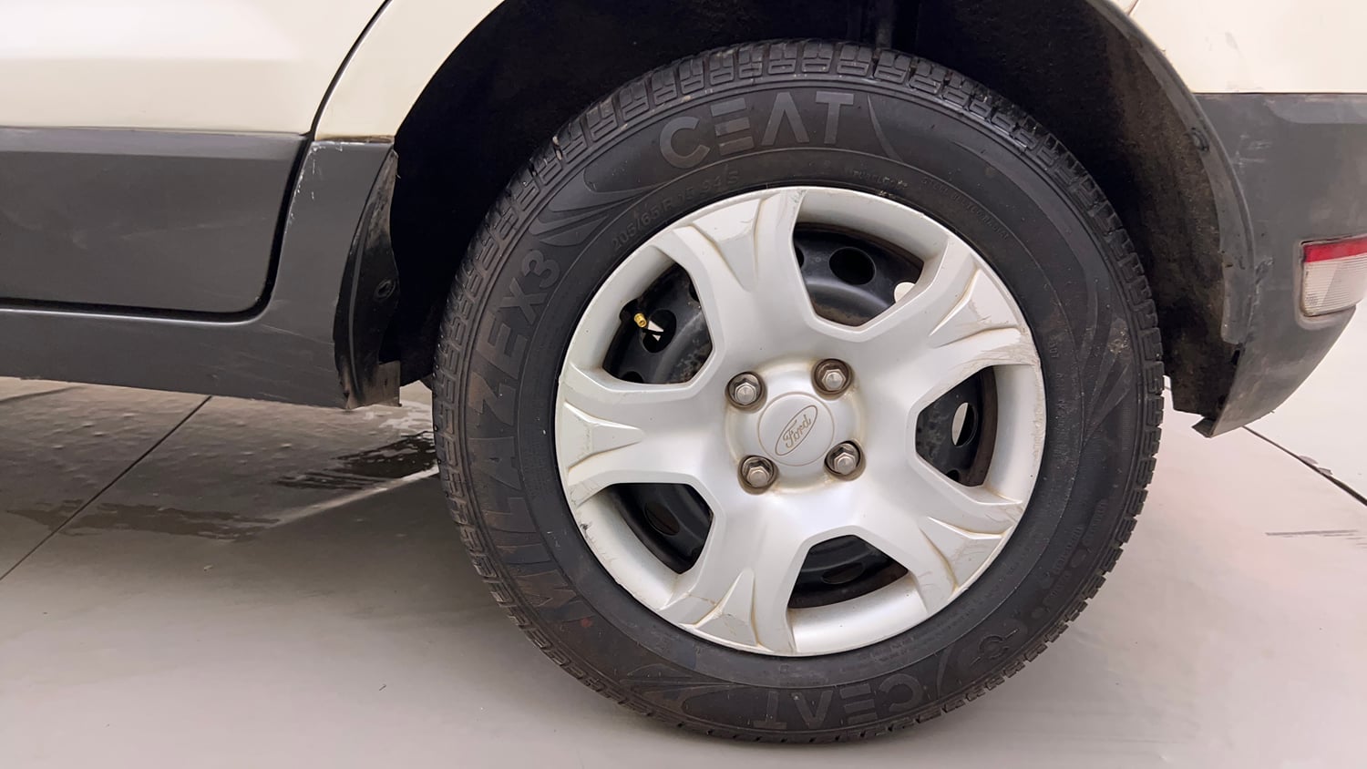 Used 2015 Ford EcoSport Trend 1.5 TDCi Diesel Manual tyres LEFT REAR TYRE RIM VIEW