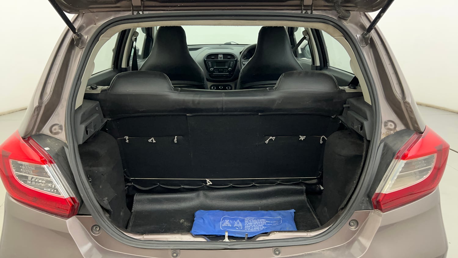 Used 2018 Tata Tiago Revotorq XT Diesel Manual interior DICKY INSIDE VIEW