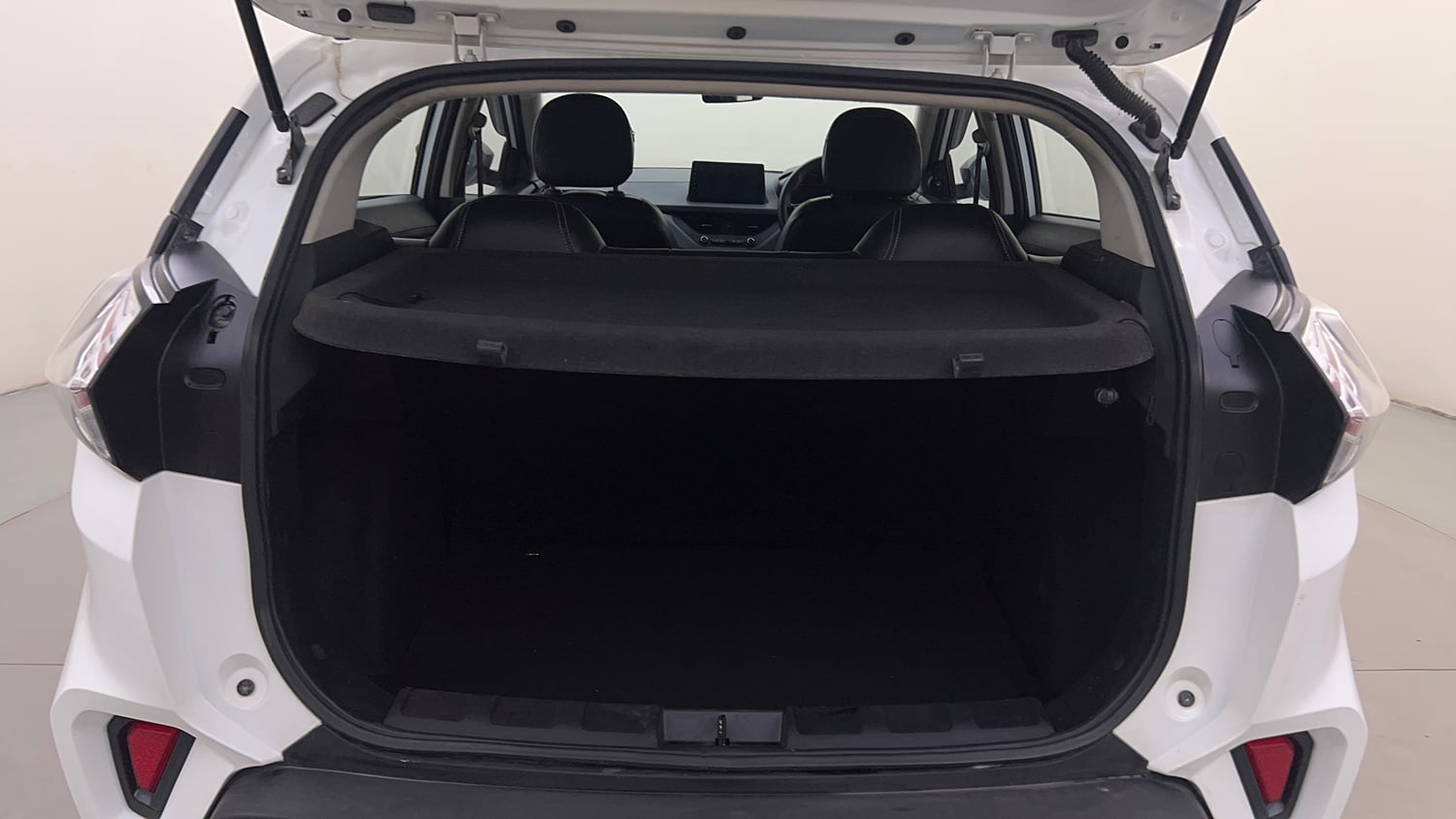Used 2023 Tata Nexon XM Diesel Diesel Manual interior DICKY INSIDE VIEW