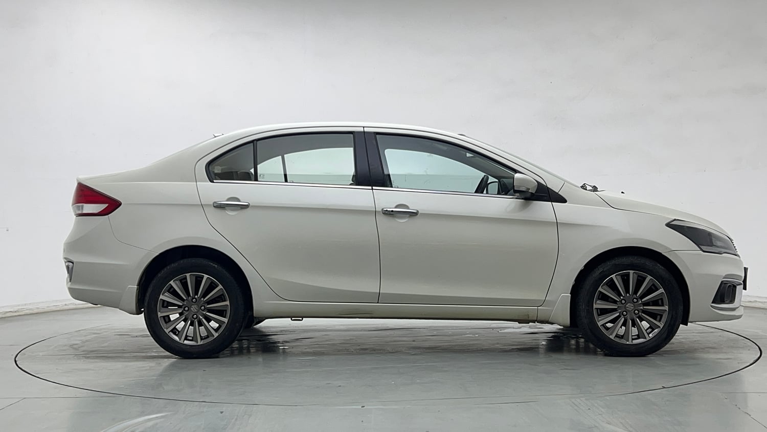 Used 2022 Maruti Suzuki Ciaz Alpha 1.5 AT Petrol Automatic exterior RIGHT SIDE VIEW