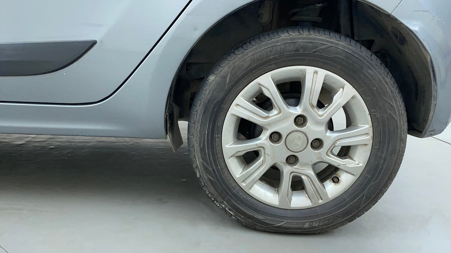Used 2018 Tata Tiago Revotron XZA Petrol Automatic tyres LEFT REAR TYRE RIM VIEW