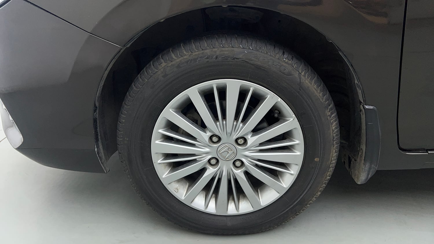 Used 2021 Honda City V Petrol Petrol Manual tyres LEFT FRONT TYRE RIM VIEW