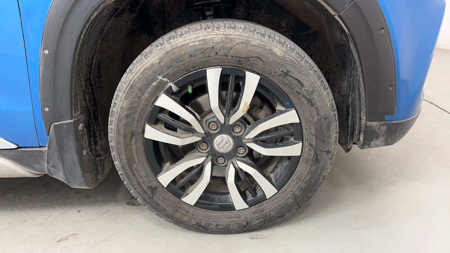 Used 2017 Maruti Suzuki Vitara Brezza VDi (O) Diesel Manual tyres RIGHT FRONT TYRE RIM VIEW