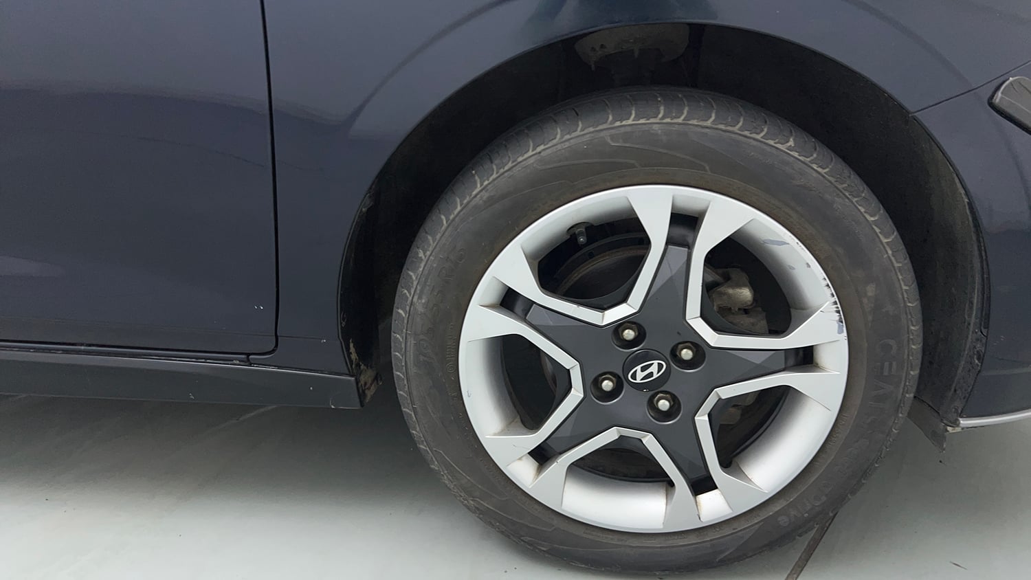 Used 2023 Hyundai New i20 Sportz 1.2 MT Petrol Manual tyres RIGHT FRONT TYRE RIM VIEW