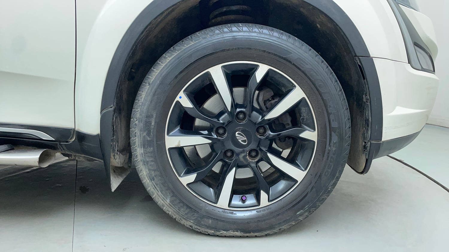 Used 2019 Mahindra XUV500 W11 Diesel Manual tyres RIGHT FRONT TYRE RIM VIEW