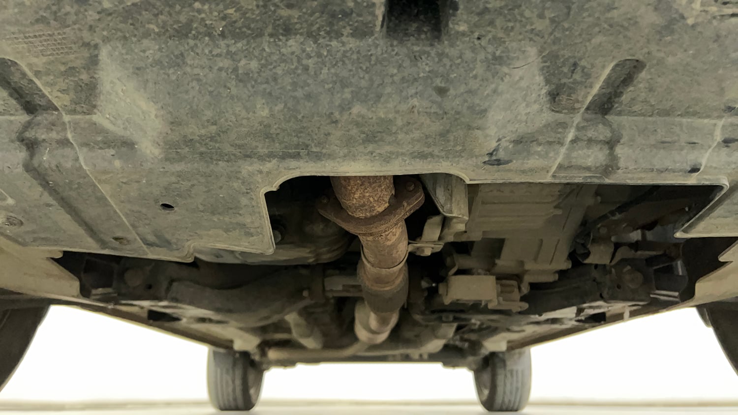 Used 2022 Tata Nexon XZA Plus (Premium) Petrol Automatic extra FRONT LEFT UNDERBODY VIEW