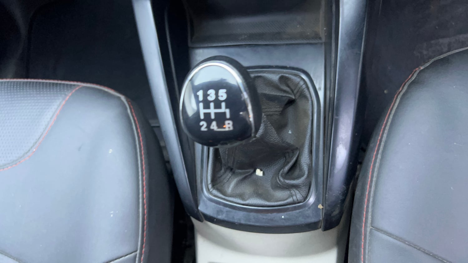 Used 2015 Ford EcoSport Ambiente 1.5 Ti-VCT Petrol Manual interior GEAR  KNOB VIEW