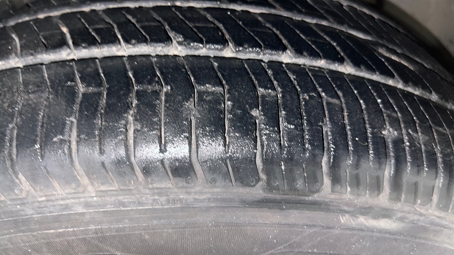 Used 2015 Ford EcoSport Trend 1.5 TDCi Diesel Manual tyres RIGHT FRONT TYRE TREAD VIEW