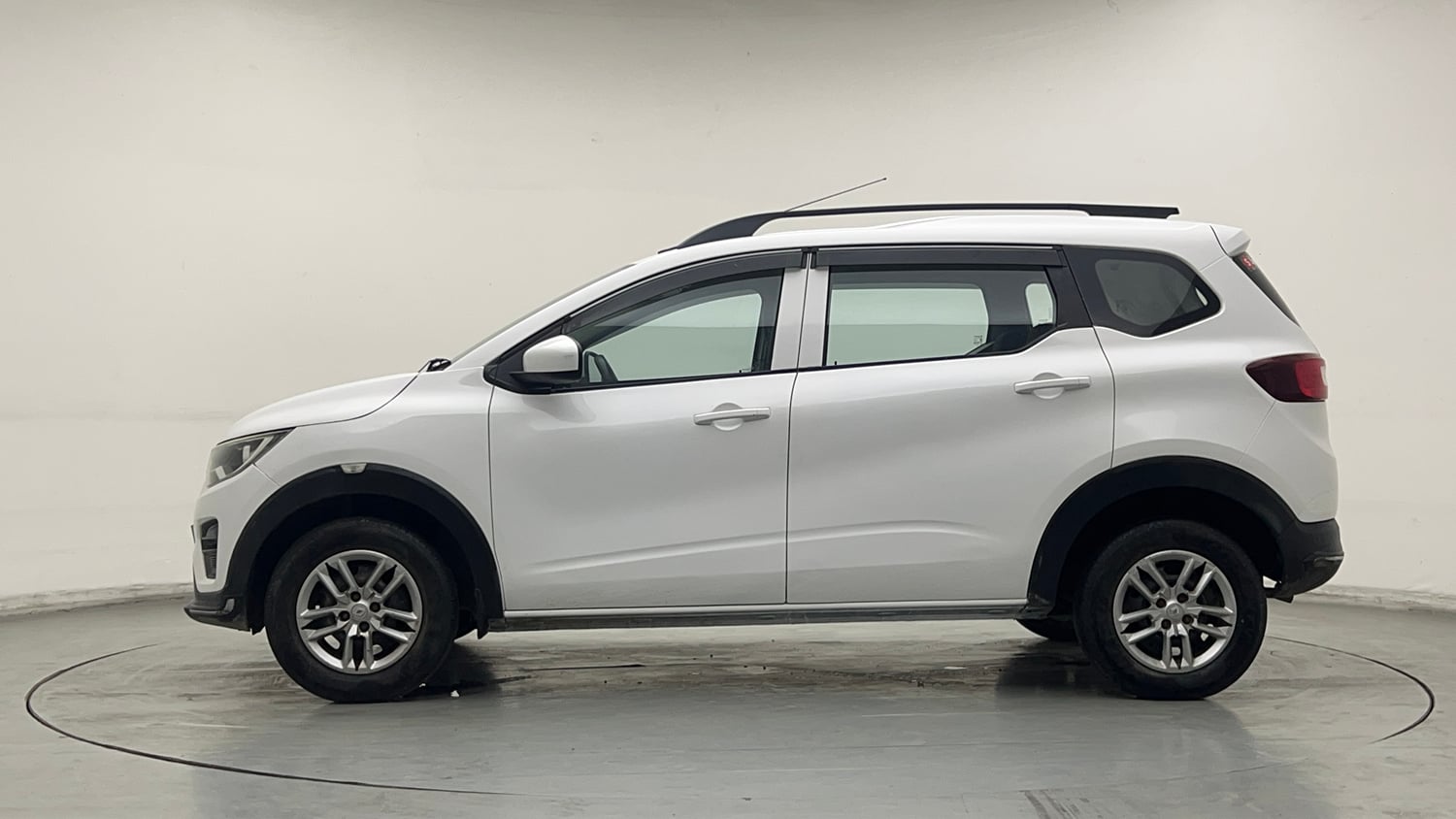 Used 2020 Renault Triber RXL Petrol Manual exterior LEFT SIDE VIEW