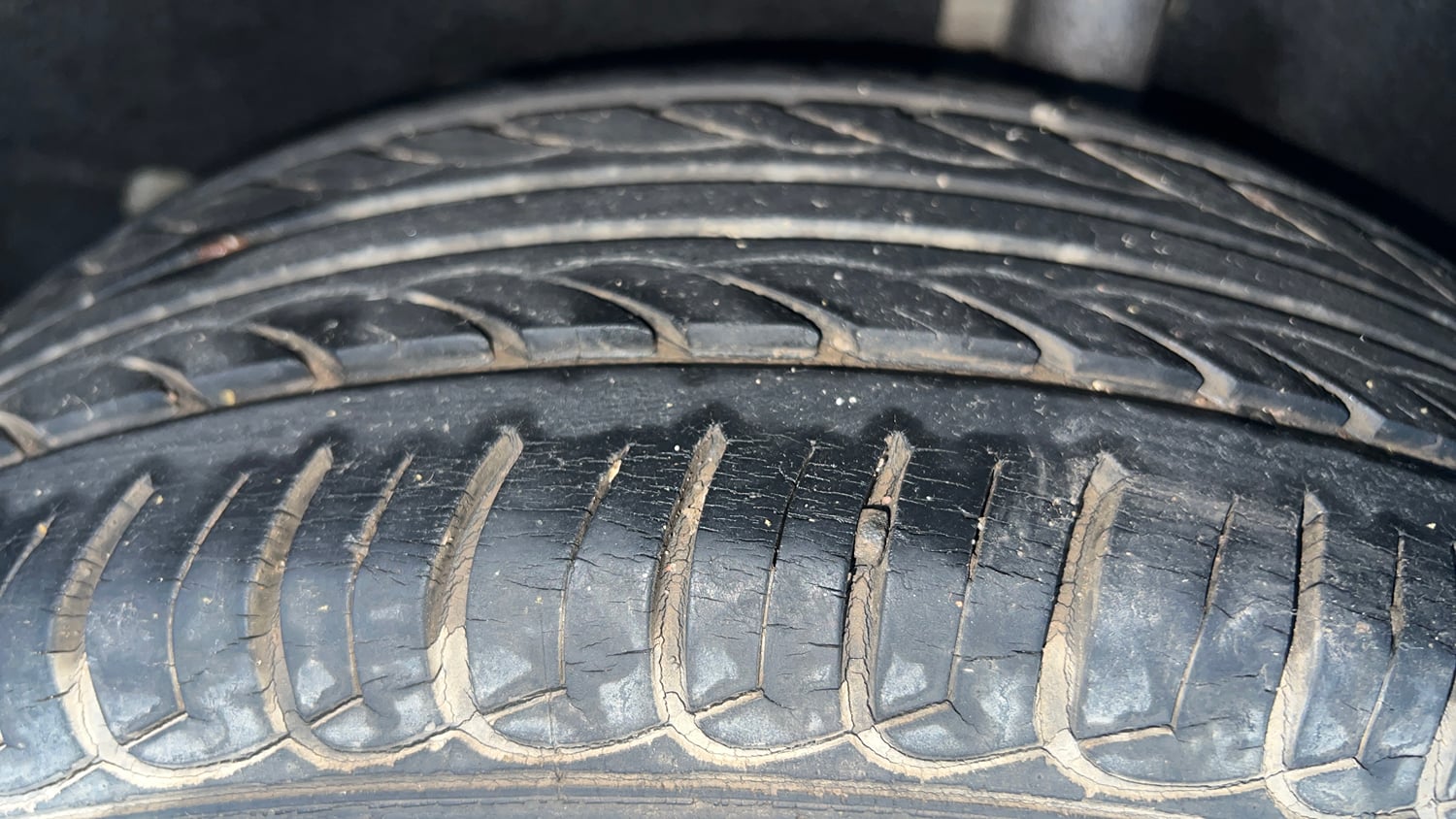 Used 2015 Ford EcoSport Ambiente 1.5 Ti-VCT Petrol Manual tyres LEFT REAR TYRE TREAD VIEW