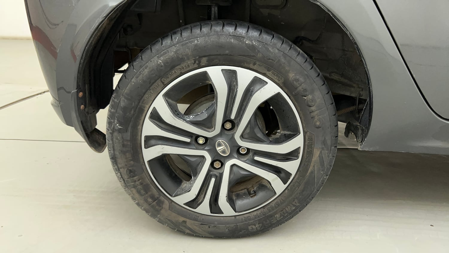 Used 2023 Tata Tiago XT CNG Cng Manual tyres RIGHT REAR TYRE RIM VIEW