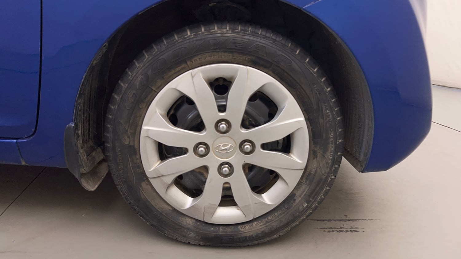 Used 2014 Hyundai Eon Magna + Petrol Manual tyres RIGHT FRONT TYRE RIM VIEW