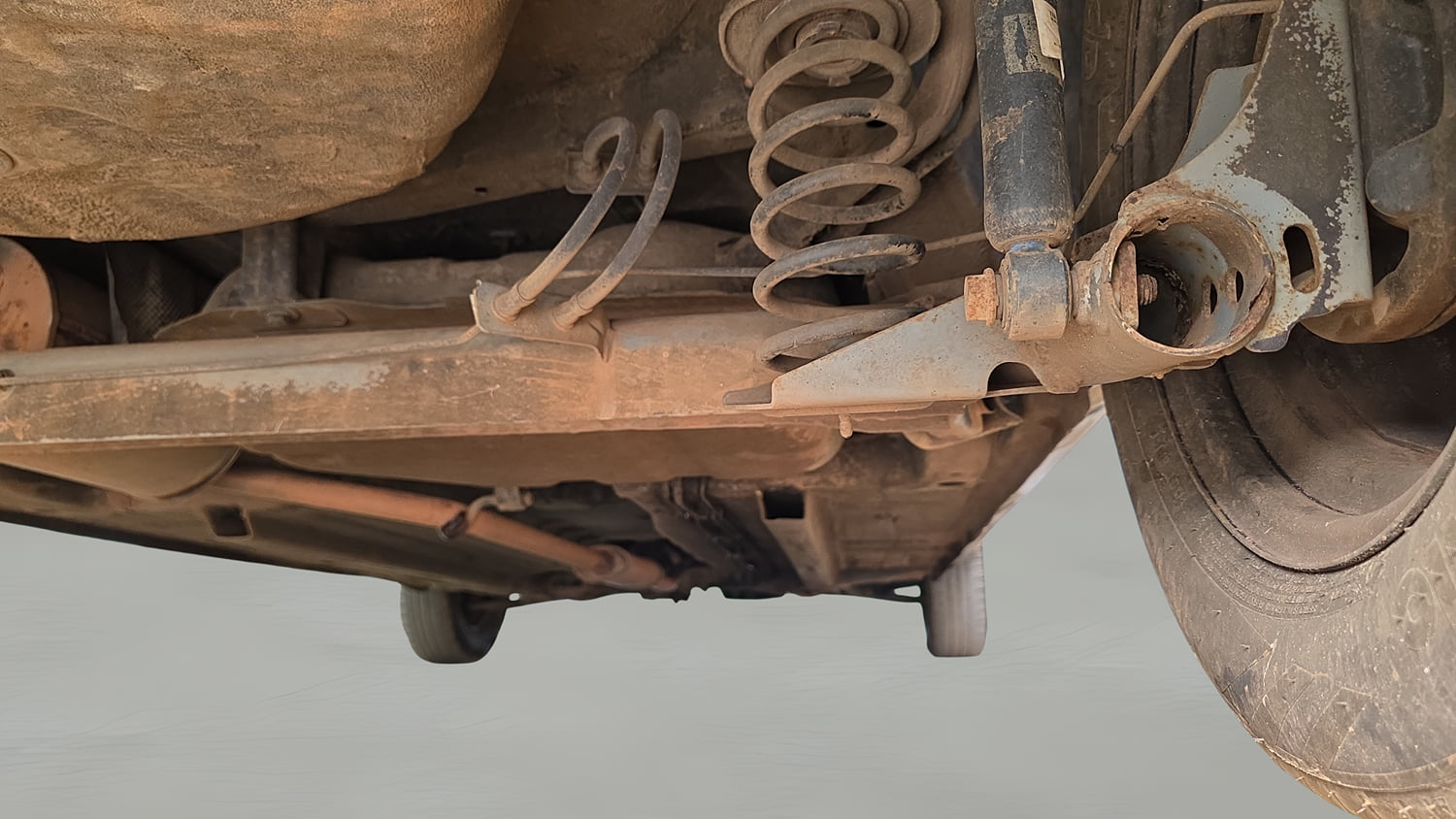 Used 2017 Renault Kwid 1.0 RXT Opt Petrol Manual extra REAR RIGHT UNDERBODY VIEW