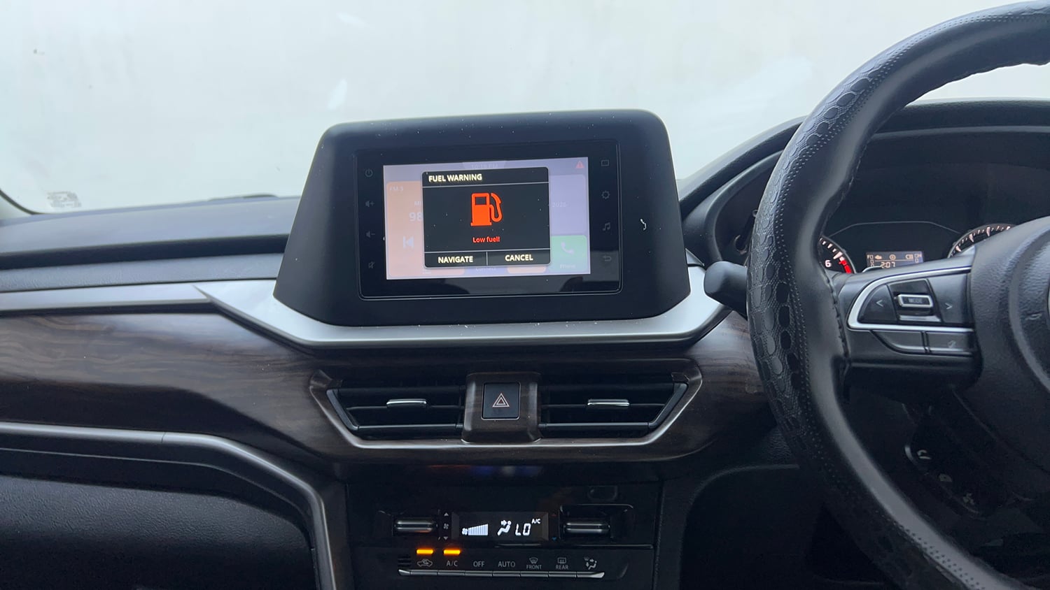 Used 2022 Maruti Suzuki Brezza Vxi AT Petrol Automatic interior MUSIC SYSTEM & AC CONTROL VIEW