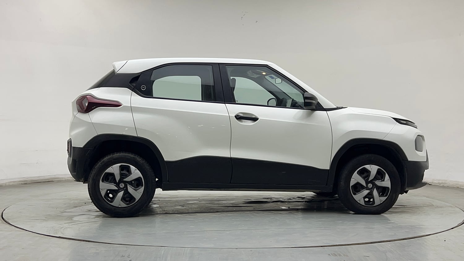 Used 2023 Tata Punch Pure MT Petrol Manual exterior RIGHT SIDE VIEW