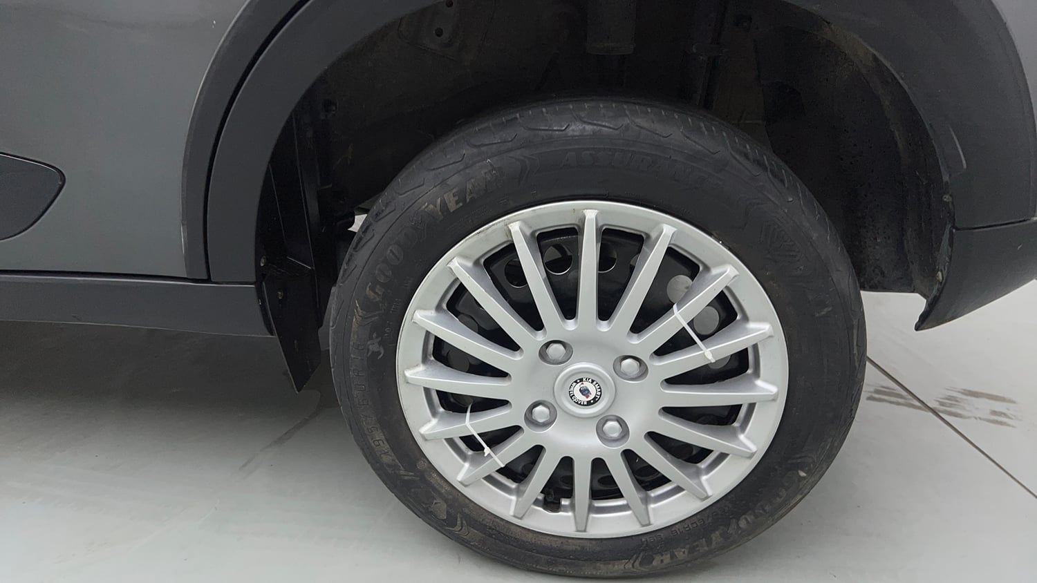 Used 2024 Tata Nexon Smart (O) 1.2 Petrol 5MT Petrol Manual tyres LEFT REAR TYRE RIM VIEW