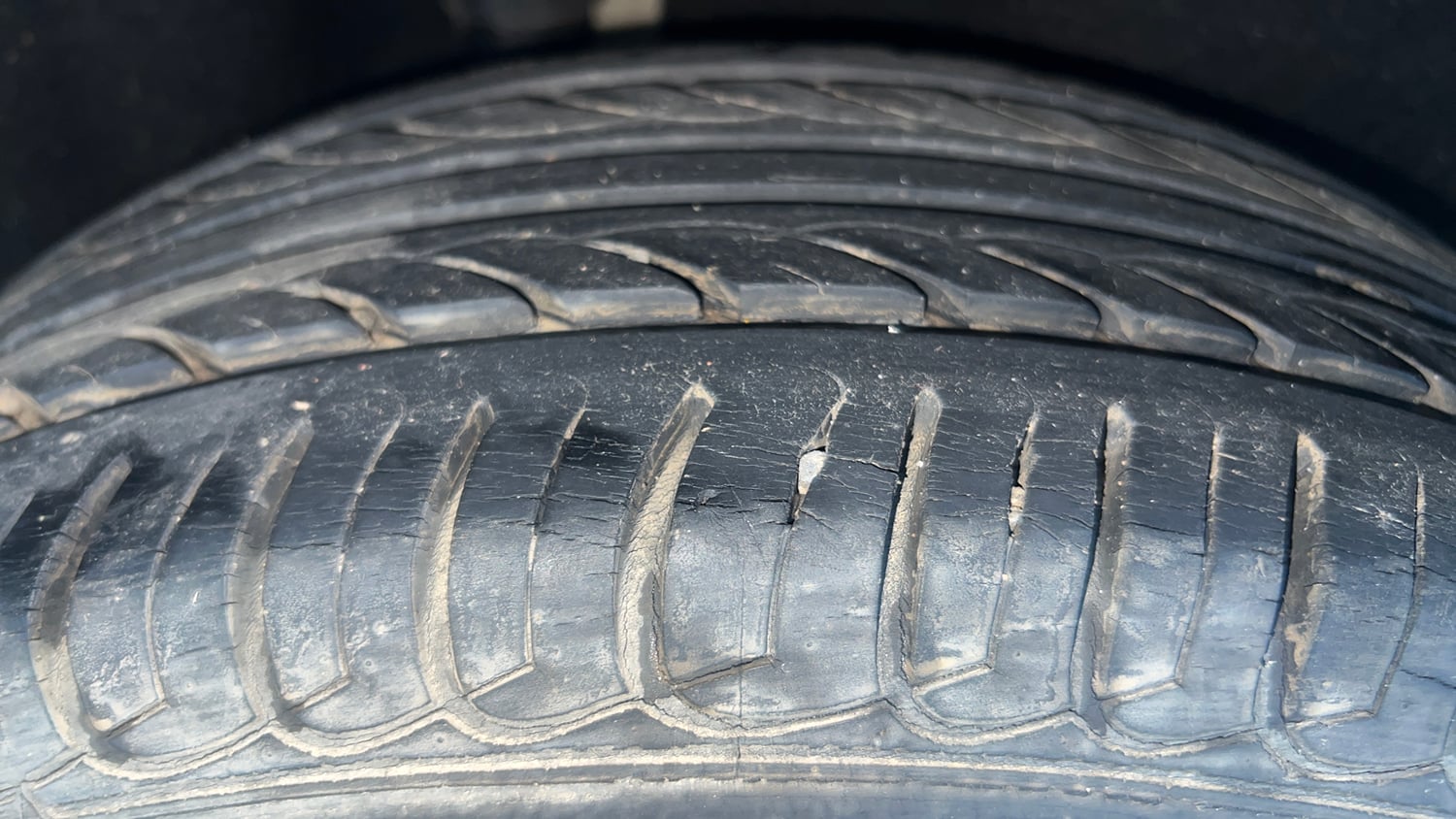 Used 2015 Ford EcoSport Ambiente 1.5 Ti-VCT Petrol Manual tyres RIGHT REAR TYRE TREAD VIEW