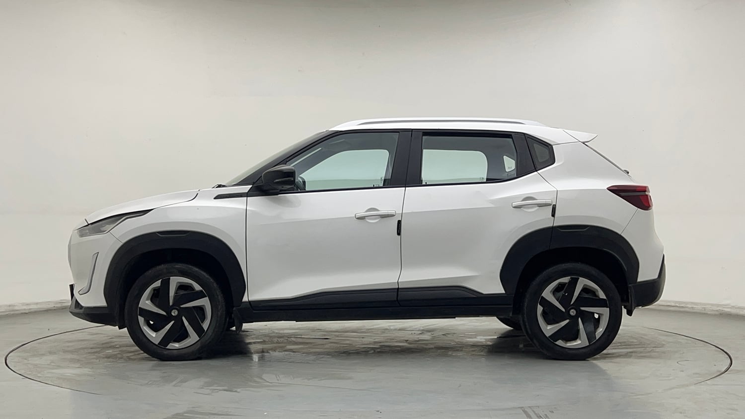 Used 2021 Nissan Magnite XL Petrol Manual exterior LEFT SIDE VIEW