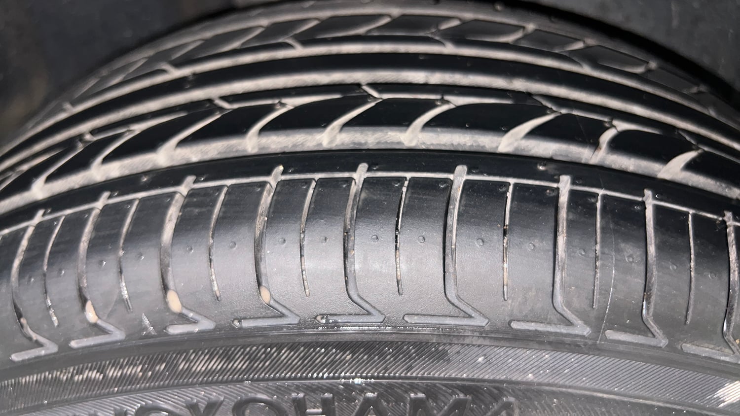 Used 2013 Volkswagen Polo Comfortline 1.2L (P) Petrol Manual tyres RIGHT REAR TYRE TREAD VIEW