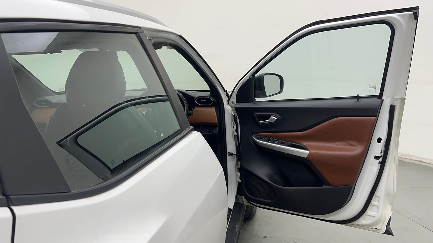 Used 2021 Nissan Magnite XL Petrol Manual interior RIGHT FRONT DOOR OPEN VIEW
