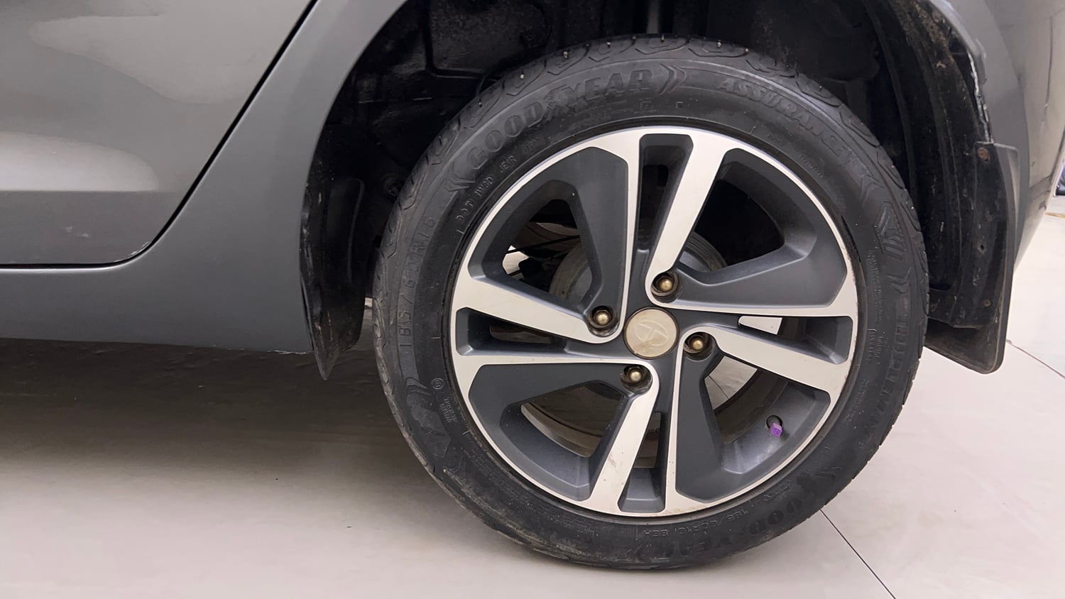 Used 2022 Tata Altroz XZ Plus Diesel Diesel Manual tyres LEFT REAR TYRE RIM VIEW