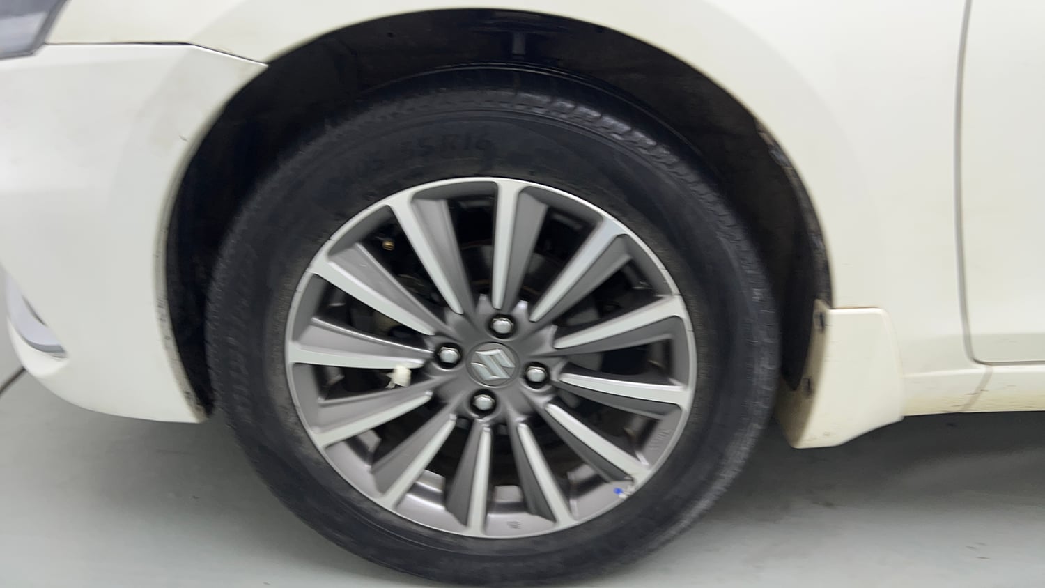 Used 2022 Maruti Suzuki Ciaz Alpha 1.5 AT Petrol Automatic tyres LEFT FRONT TYRE RIM VIEW