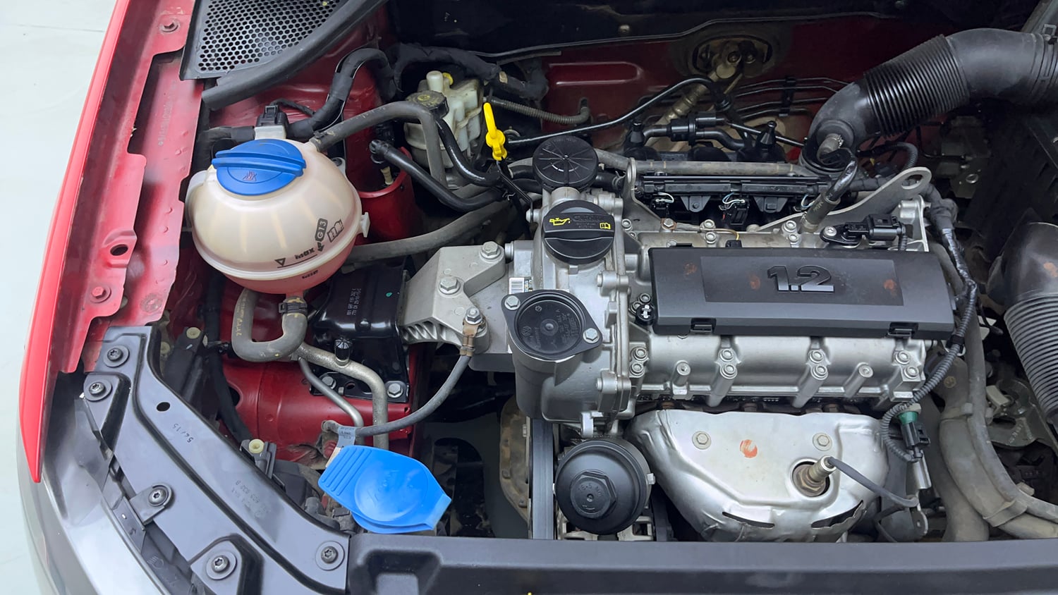 Used 2016 Volkswagen Polo Comfortline 1.2L (P) Petrol Manual engine ENGINE RIGHT SIDE VIEW