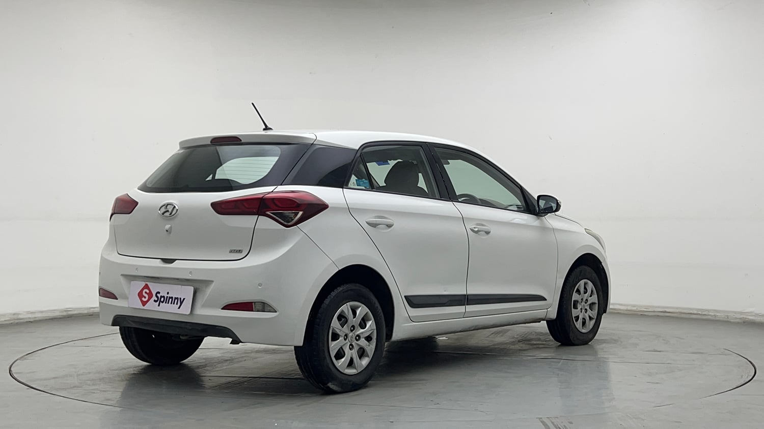 Used 2016 Hyundai Elite i20 Sportz 1.2 Petrol Manual exterior RIGHT REAR CORNER VIEW