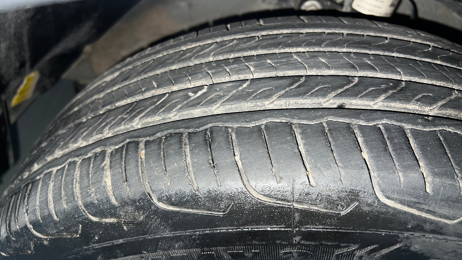 Used 2024 Tata Nexon Smart (O) 1.2 Petrol 5MT Petrol Manual tyres RIGHT FRONT TYRE TREAD VIEW