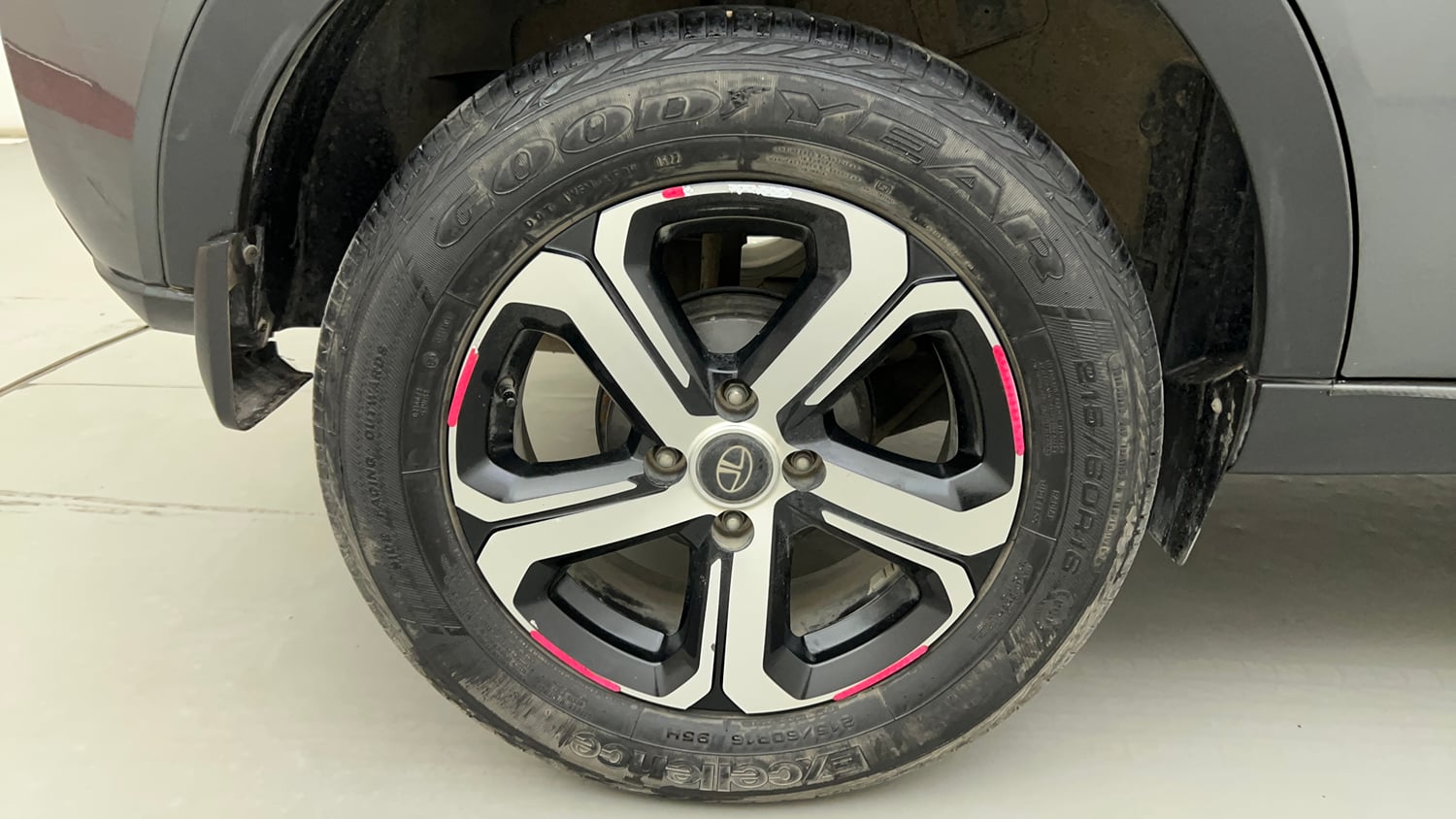 Used 2022 Tata Nexon XZA Plus (Premium) Petrol Automatic tyres RIGHT REAR TYRE RIM VIEW
