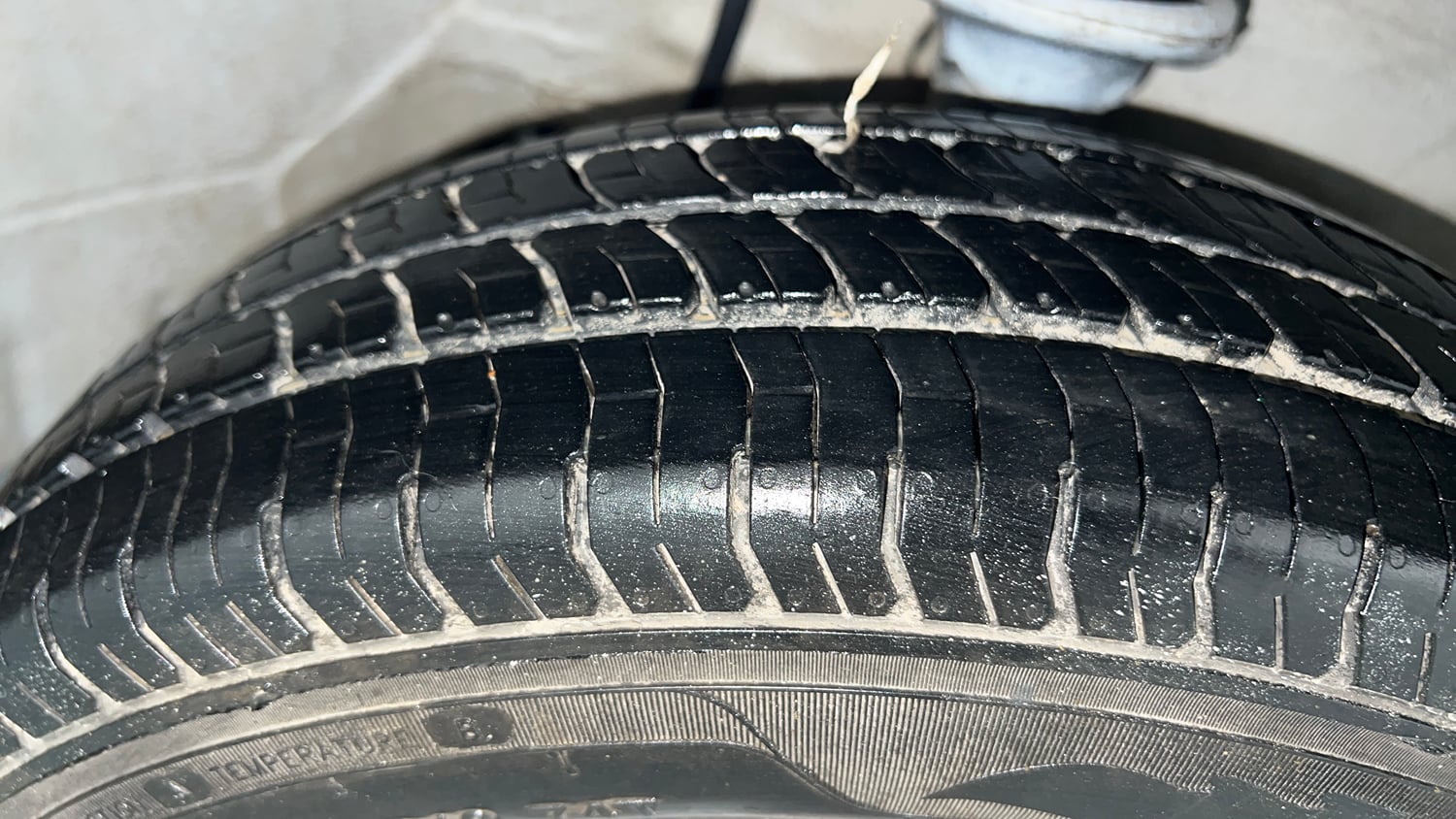 Used 2018 Maruti Suzuki Alto 800 VXi Petrol Manual tyres RIGHT FRONT TYRE TREAD VIEW