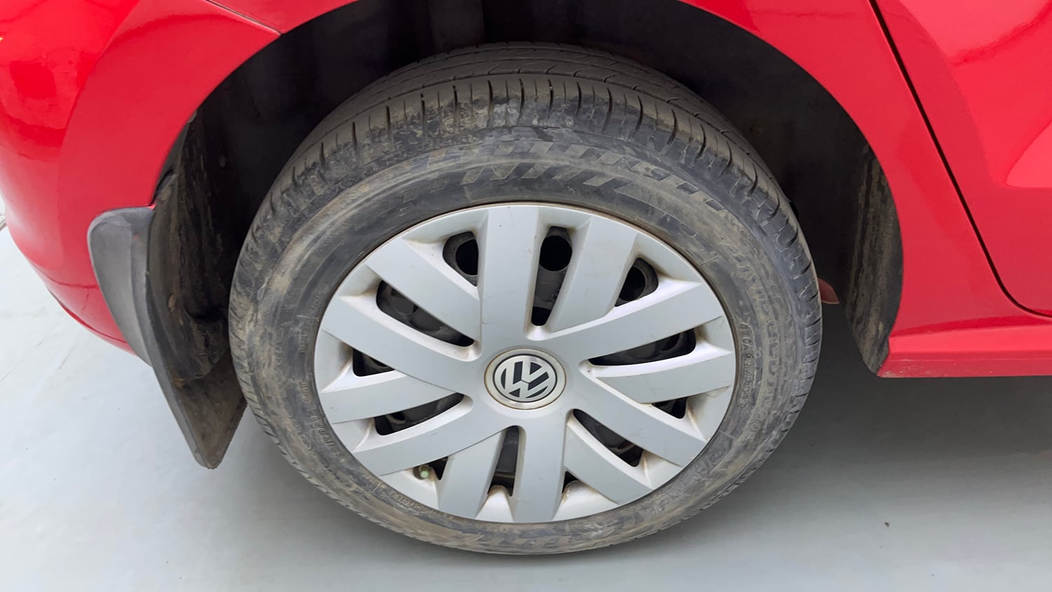 Used 2016 Volkswagen Polo Comfortline 1.2L (P) Petrol Manual tyres RIGHT REAR TYRE RIM VIEW