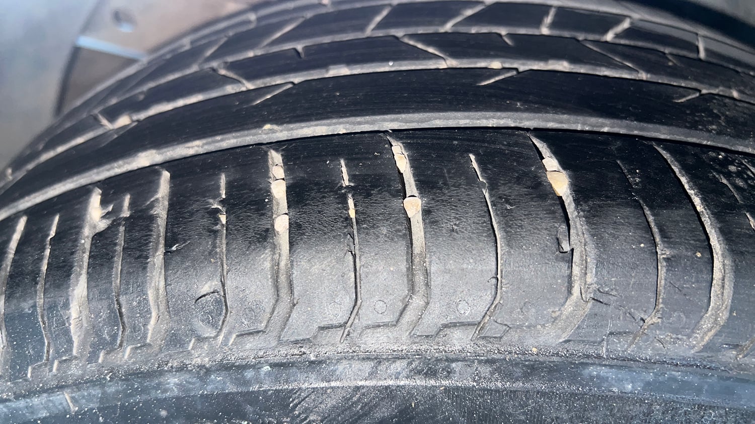 Used 2024 Hyundai New i20 Asta (O) 1.2 IVT Petrol Automatic tyres RIGHT REAR TYRE TREAD VIEW