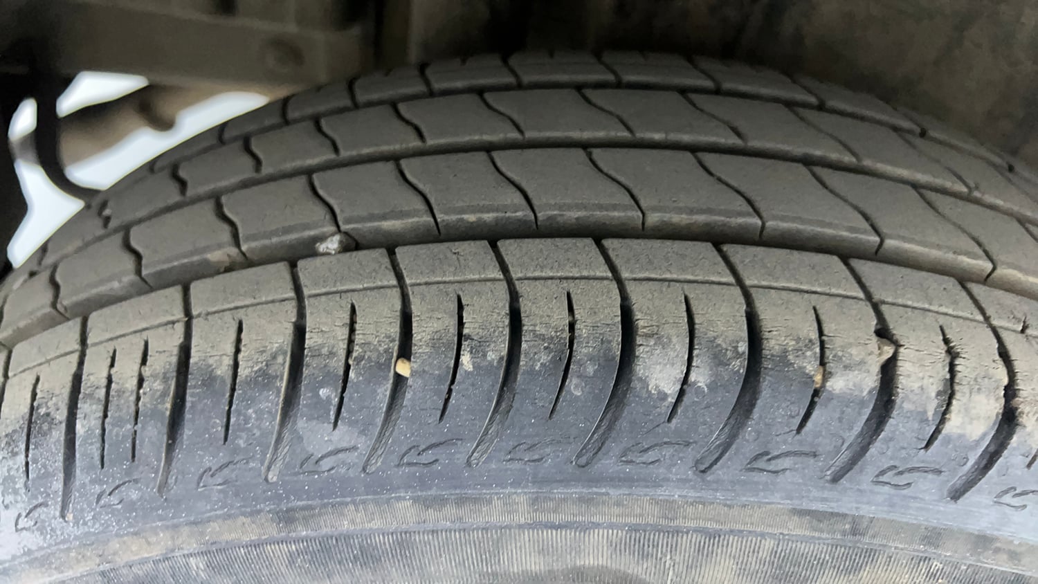Used 2015 Maruti Suzuki Swift ZXi Petrol Manual tyres RIGHT REAR TYRE TREAD VIEW