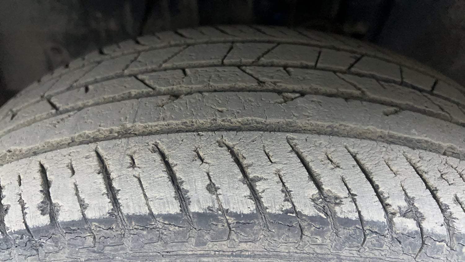 Used 2022 Renault Kiger RXZ AMT Petrol Automatic tyres LEFT FRONT TYRE TREAD VIEW