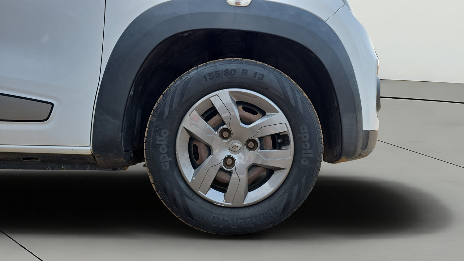Used 2017 Renault Kwid 1.0 RXT Opt Petrol Manual tyres RIGHT FRONT TYRE RIM VIEW