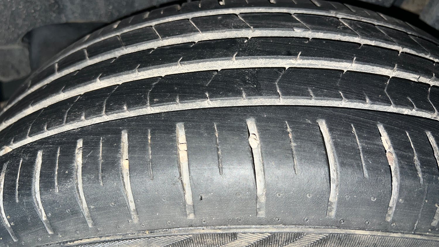 Used 2023 Maruti Suzuki Baleno Alpha AGS Petrol Automatic tyres LEFT REAR TYRE TREAD VIEW
