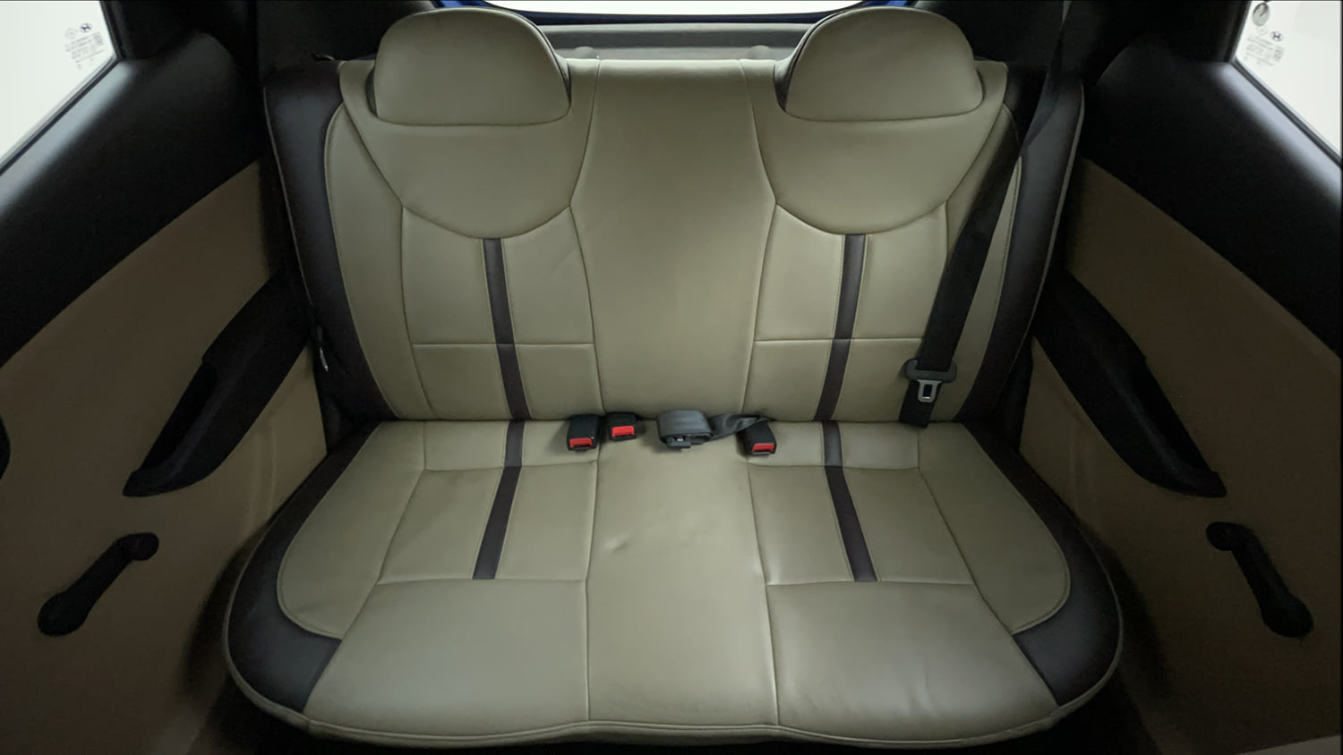 Used 2012 Hyundai Eon Magna + Petrol Manual interior REAR SEAT CONDITION VIEW