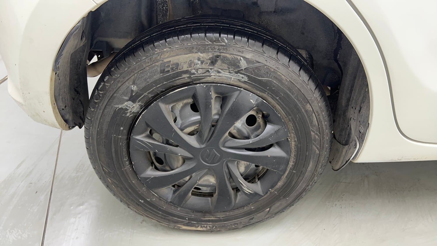 Used 2019 Maruti Suzuki Swift LXi Petrol Manual tyres RIGHT REAR TYRE RIM VIEW