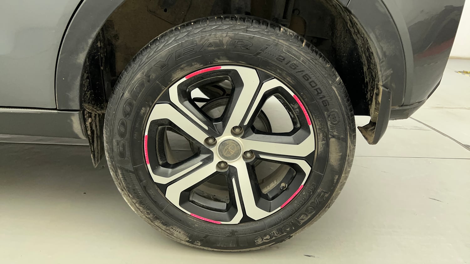 Used 2022 Tata Nexon XZA Plus (Premium) Petrol Automatic tyres LEFT REAR TYRE RIM VIEW