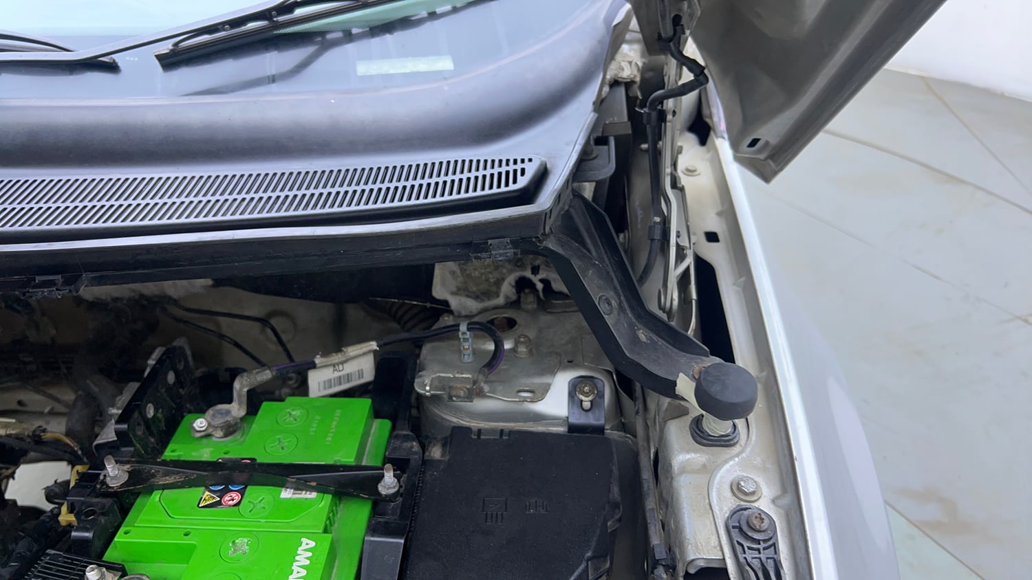 Used 2015 Ford EcoSport Ambiente 1.5 Ti-VCT Petrol Manual engine ENGINE LEFT SIDE HINGE & APRON VIEW