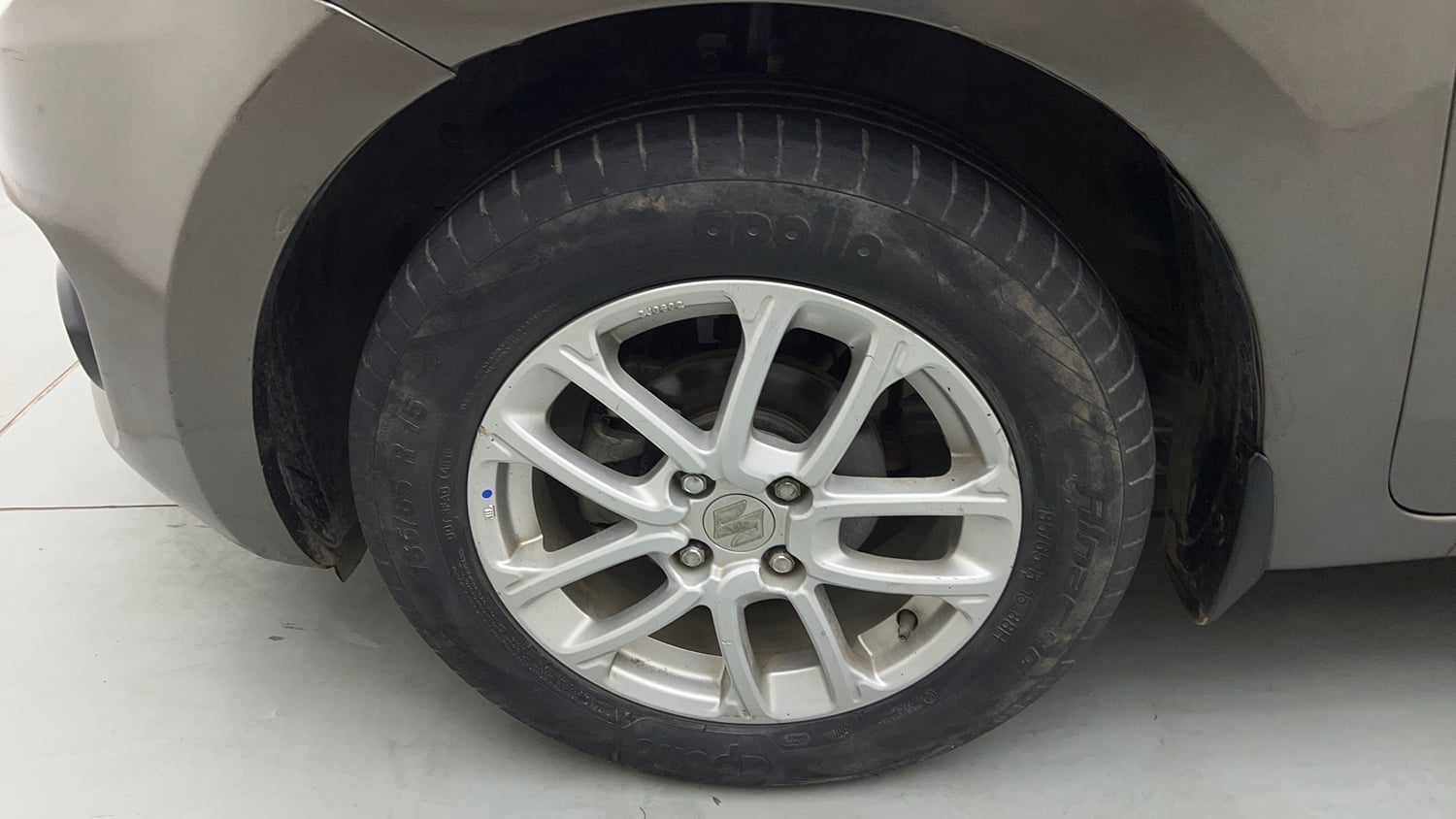 Used 2019 Maruti Suzuki Swift ZXi AMT Petrol Automatic tyres LEFT FRONT TYRE RIM VIEW