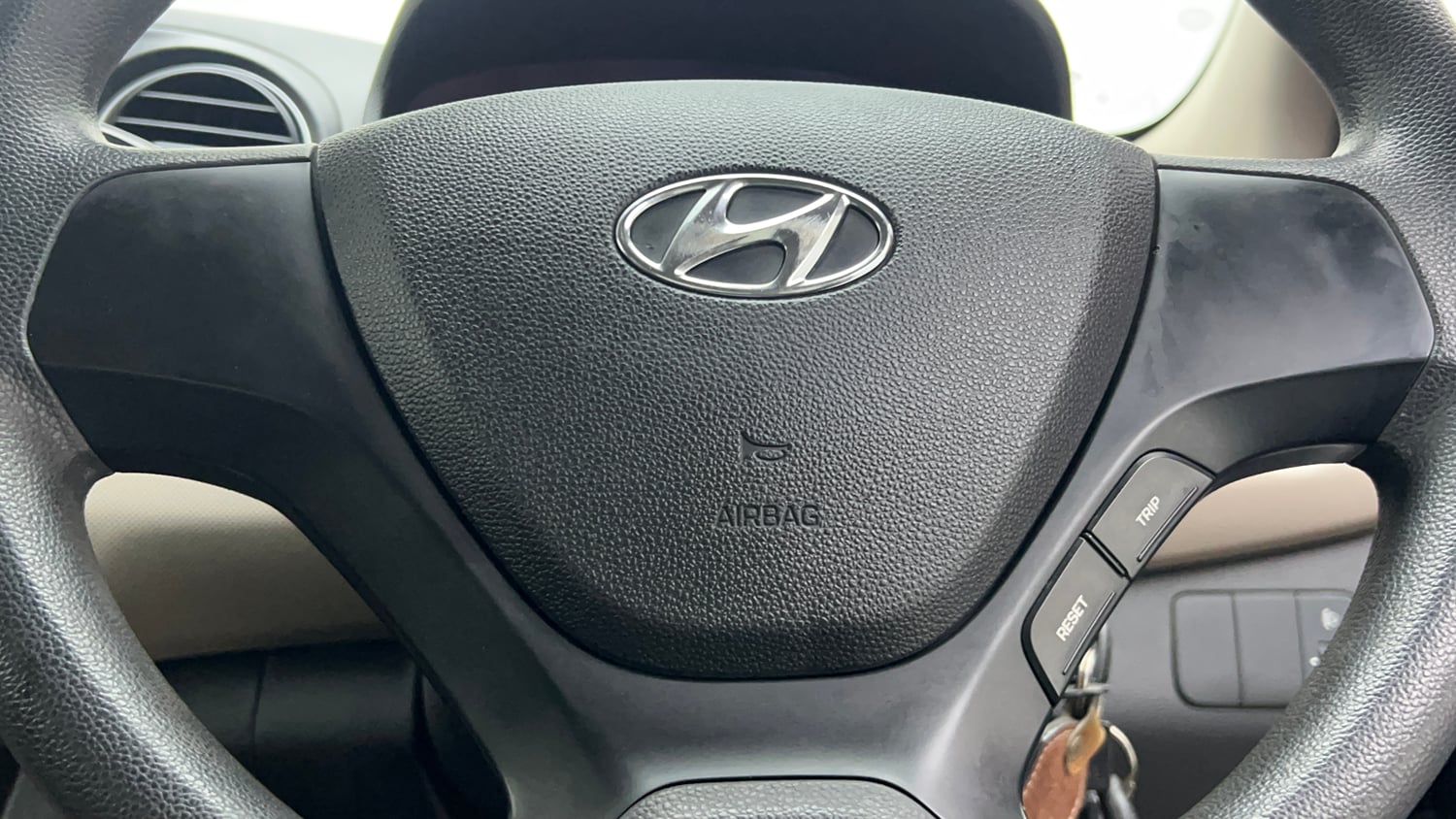 Used 2017 Hyundai Grand i10 Magna 1.2 Kappa VTVT Petrol Manual top_features Steering mounted controls