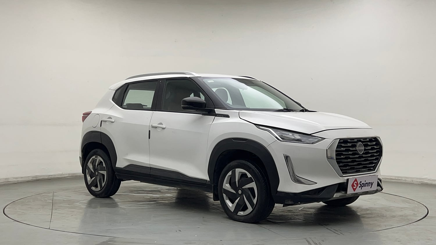 Used 2021 Nissan Magnite XL Petrol Manual exterior RIGHT FRONT CORNER VIEW